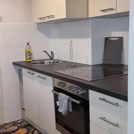 Apartment 3 In - Free Parking - Self Check In *