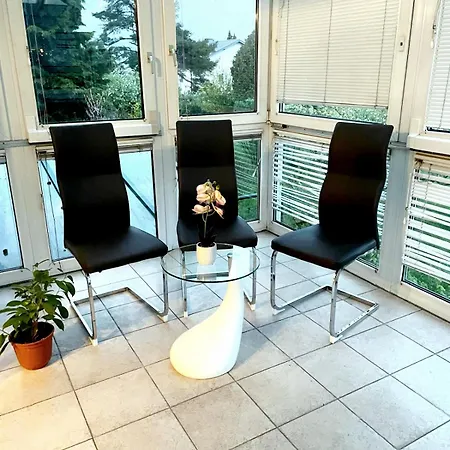 3 In - Free Parking - Self Check In