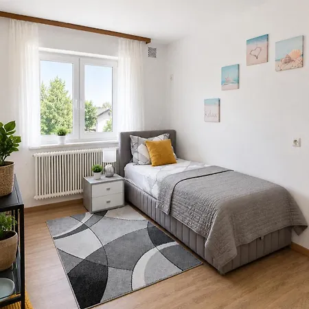 3 In - Free Parking - Self Check In Apartment *