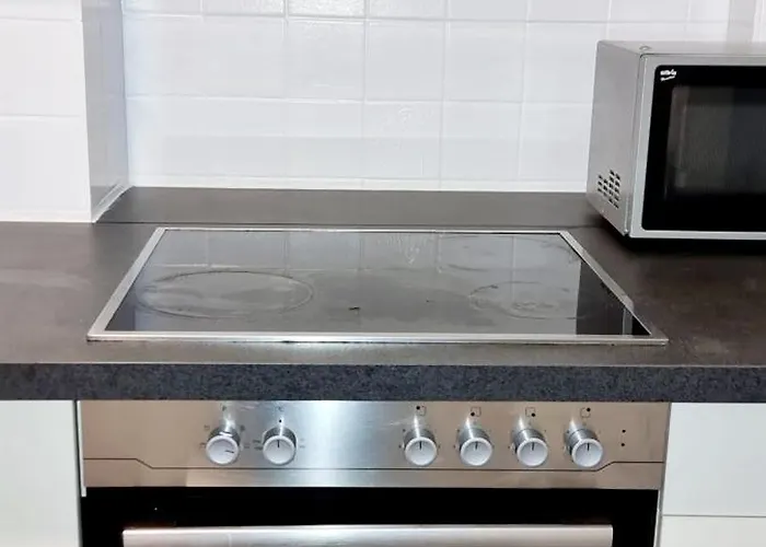 3 In - Free Parking - Self Check In